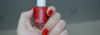 Лак для ногтей от Essie Nail Lacquer в оттенке Russian Roulette