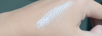 Essence Melted Chrome Eyeshadow в оттенке 04 steel the look - расплавленное серебро