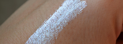 Новинка 2023: Vivienne Sabo Liquid Eyeshadow Artiste 24/7 в оттенке 01 Argent Brillant