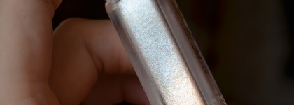 Новинка 2023: Vivienne Sabo Liquid Eyeshadow Artiste 24/7 в оттенке 01 Argent Brillant