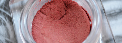 Shiseido Minimalist Whipped Powder Blush в двух оттенках