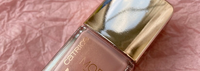 Любимый маникюрный дуэт - Catrice More than nude,12 Glowing Rose & Catrice Gold Effect, 02 Fascinating Grace