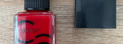 Красный Catrice Лак для ногтей Iconails Gel Lacquer 02 Bloody Mary To Go - печаль по ранее идеальному лаку