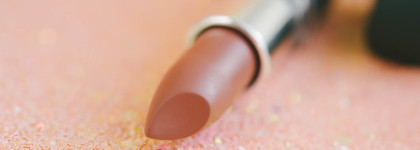 Матовая коричневая помада без рыжины Maybelline Hydra Extreme Matte - 945 Toasted Chestnut