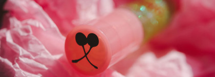 Блеск с ароматом вишенки от Lime Crime Wet Cherry в оттенке Cherry Slime