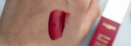 Ягодное масло для губ Clarins Lip Comfort Oil 05 (Intense Pink) и черная водостойкая тушь Clarins Wonder Perfect 4D