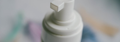 Гиалуроновая пенка для чувствительной кожи от Natura Siberica, которая не сушит