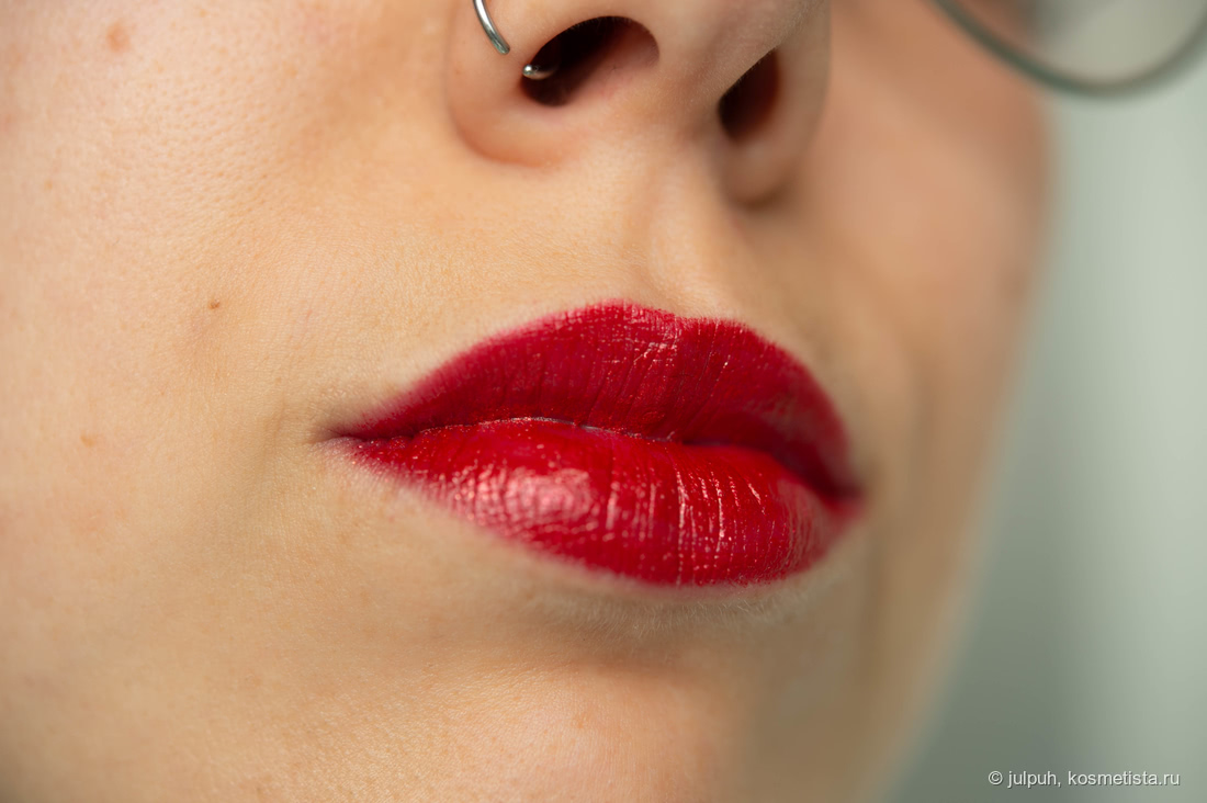 Kiko Magical Holiday Wow Lipstick 01 Hot red