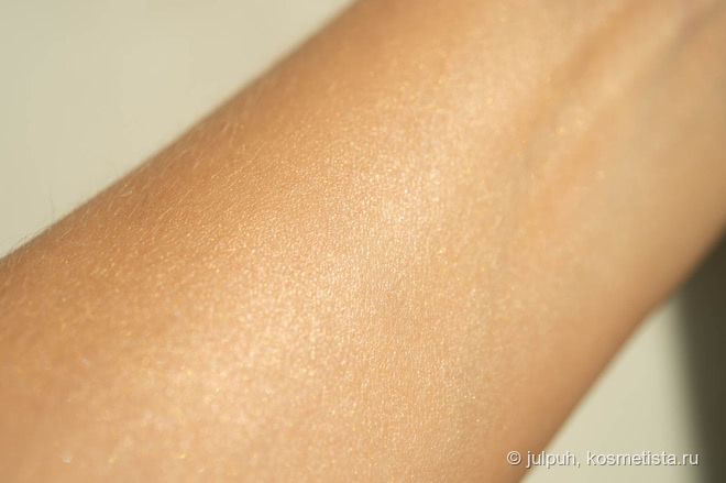 Сиялки для лица от Clarins: SOS Primer 08 и рассыпчатый пигмент для глаз и щек Twist to Glow 02