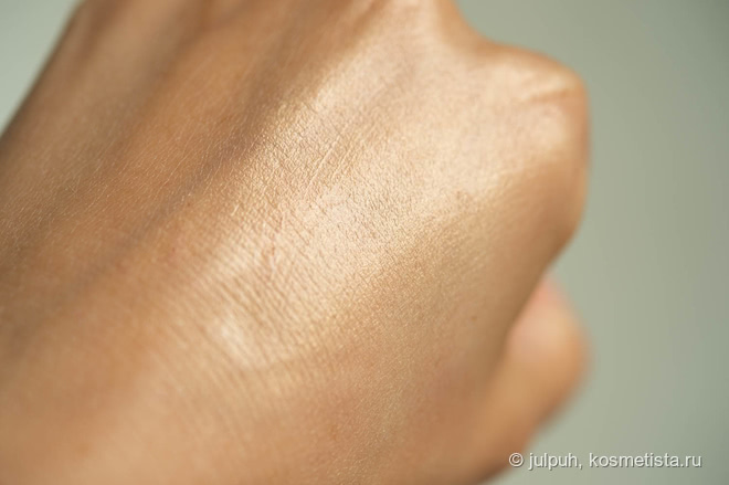 Сиялки для лица от Clarins: SOS Primer 08 и рассыпчатый пигмент для глаз и щек Twist to Glow 02