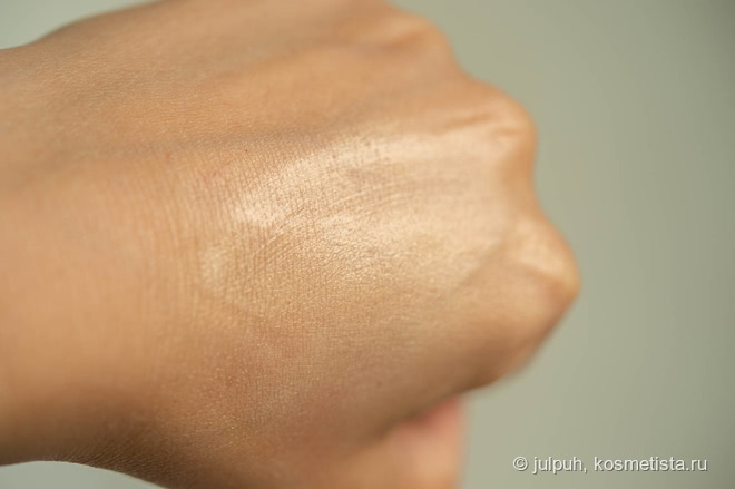 Сиялки для лица от Clarins: SOS Primer 08 и рассыпчатый пигмент для глаз и щек Twist to Glow 02