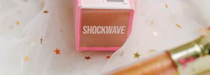 "Лунная Призма, дай мне силу!" Блеск для губ Jeffree Star The Gloss оттенок Shockwave
