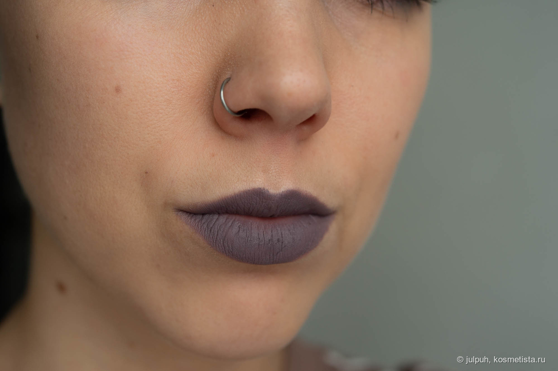 Inglot Lipstick 436 Black Swan Collection 2015 на губах