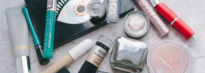 Сдержанная косметичка апреля