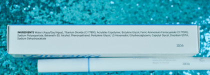 Подводка небесно-голубого цвета Unicorn Glow Unique Color Eyeliner Pen 04 Petrichor