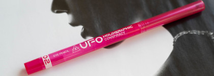 Нежный дуохромный карандаш Beauty Bomb UFO Holographic Conspiracy 02 Buttons