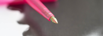 Нежный дуохромный карандаш Beauty Bomb UFO Holographic Conspiracy 02 Buttons