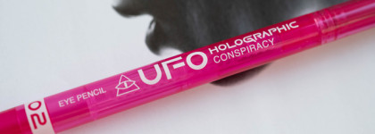 Нежный дуохромный карандаш Beauty Bomb UFO Holographic Conspiracy 02 Buttons