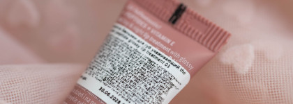 Никогда не было и вот опять: Essence The Super Peptide Glossy Lip Treatment 03 Toffeetastic