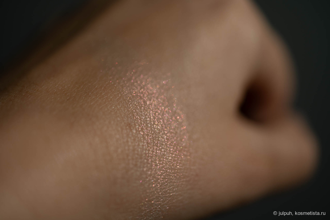 Fwee Glitz Stone Highlighter HL08 Wish Moon в тени