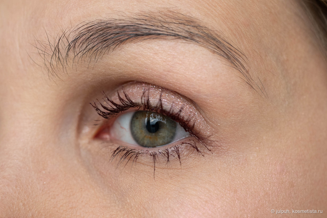 С тушью Uzu by Flowfushi Mote Mascara в оттенке Burgundy