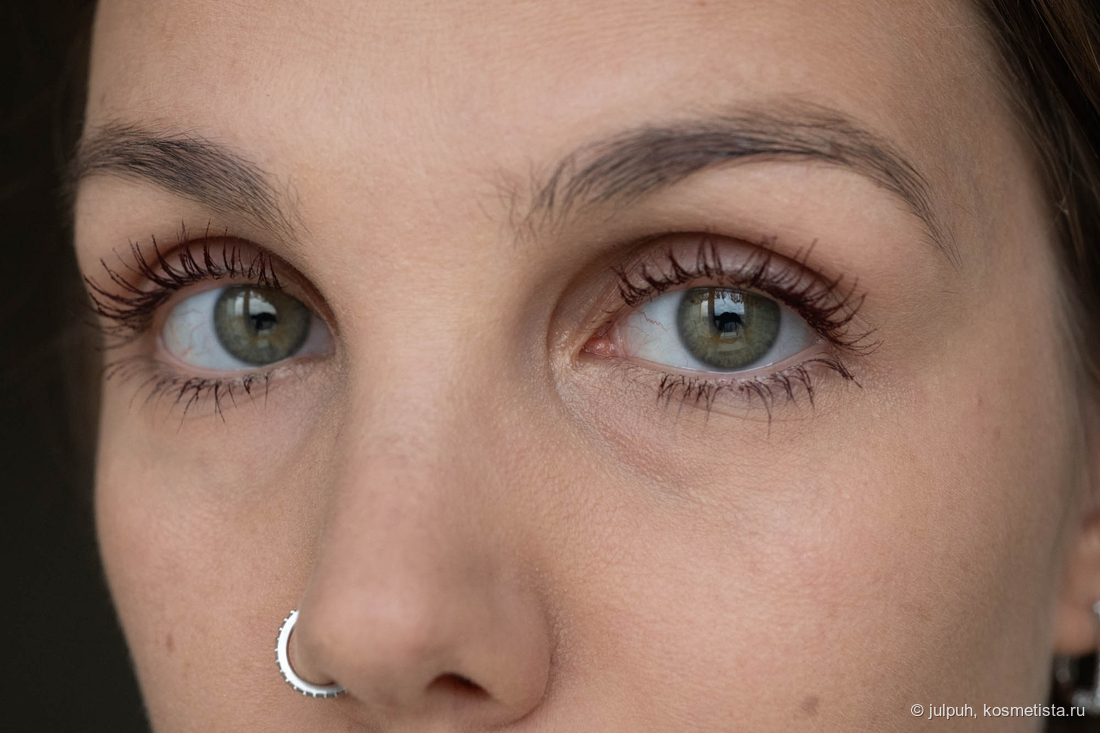 С тушью Uzu by Flowfushi Mote Mascara в оттенке Burgundy