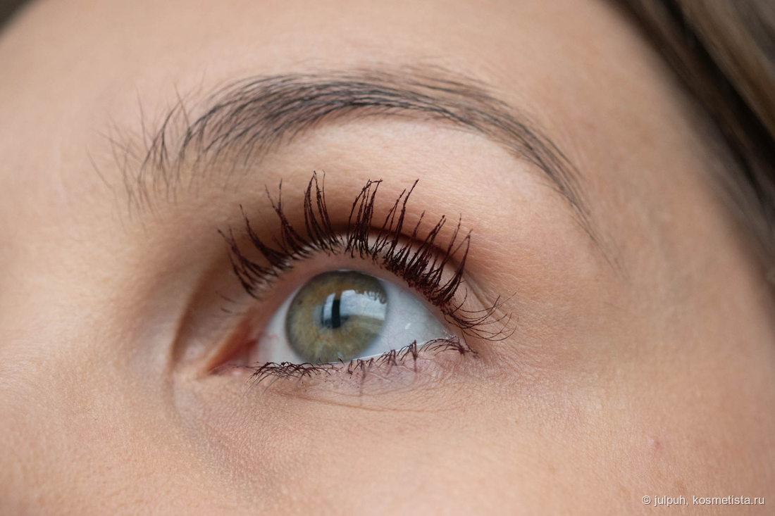 С тушью Uzu by Flowfushi Mote Mascara в оттенке Burgundy