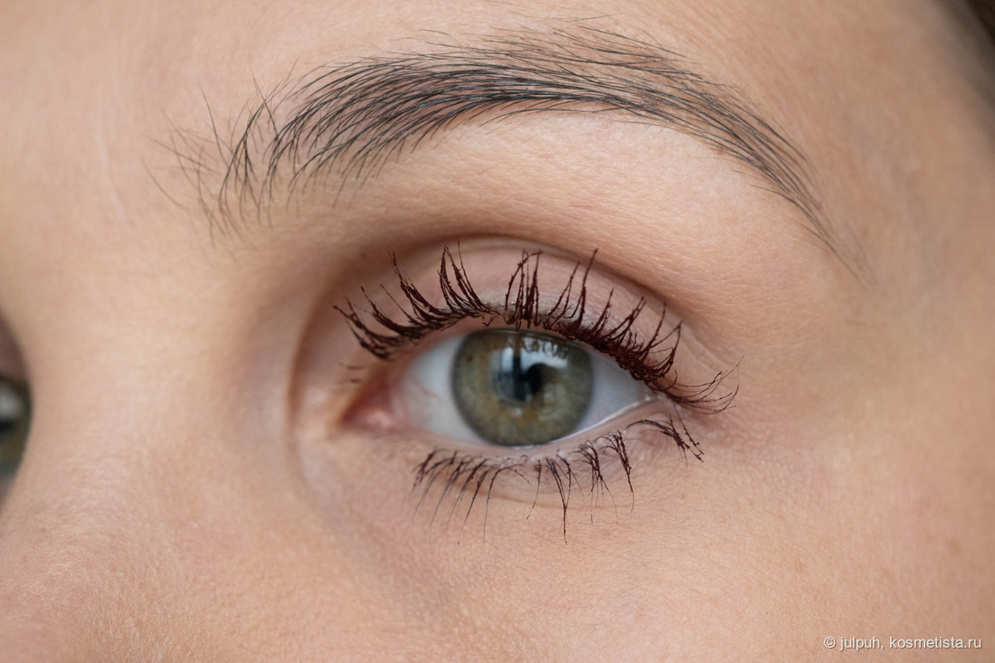 С тушью Uzu by Flowfushi Mote Mascara в оттенке Burgundy