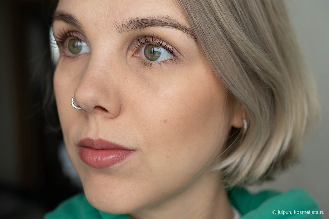 С бронзером Arive Makeup Powder Bronzer Duo Cool & Warm оттенок 02 medium