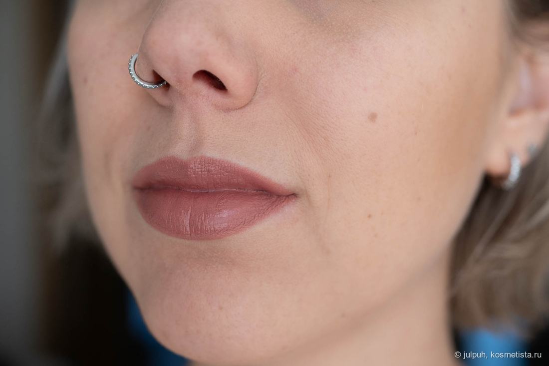 Нанесла 01 по контуру, а затем помаду Arive 04 Rosebud