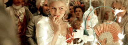 MAMA Faberlic. Припудренные соленые парики в будуаре Марии Антуанэтты