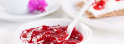 Play for her Givenchy. Детская молочная каша с вареньем и плотскими цветами