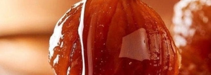L'Extase Nina Ricci. Девушка в чёрном чокере