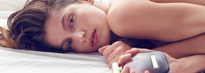 L'Extase Nina Ricci. Девушка в чёрном чокере