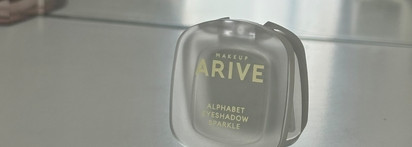 Бюджетная мерцающая сияшка: Arive Alphabet Eyeshadow оттенок P