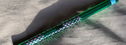 Находка из масс-маркета: Beauty Bomb UFO Eye Pencil Holographic Conspiracy 03 Wait a minute