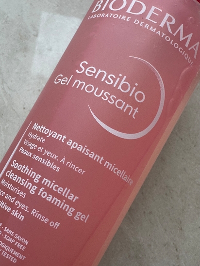 Самая популярная умывашка блогеров и дерматологов – Bioderma Sensibio Gel moussant
