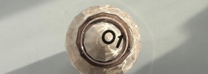 Консилер с подсвечивающим эффектом: Vivienne Sabo correcteur eclaircissant lumineux Aurora