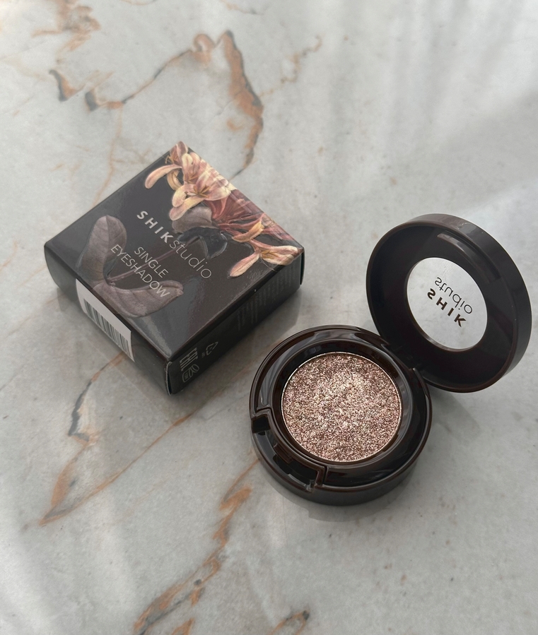 тени для век