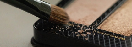 Палетка теней от Urban Decay Naked Reloaded. И всё бы классно, но есть одно НО