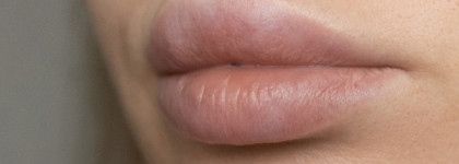 Наикомфортнейшее покрытие. Жидкая помада для губ Divage Butter Gloss Liquid Lipstick в оттенке 03 Темно-розовый