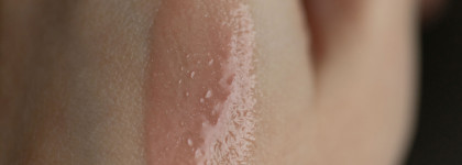 Неприятно удивил блеск для губ Shik Lip Gloss Care Intense в оттенке 02 Naked