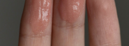 Неприятно удивил блеск для губ Shik Lip Gloss Care Intense в оттенке 02 Naked