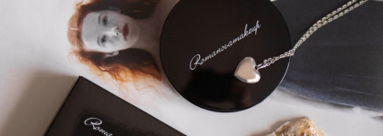 Romanovamakeup Sexy Powder Highlighter в оттенке Diamond. Измельченный жемчуг, растертый в бархате