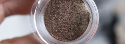 На лету не накрасишь. Новинка от Essence Cream Eyeshadow в оттенке 04 Cocoa