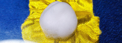 Коллекция этичной косметики, небольшая корзинка с видами этичных зайчиков