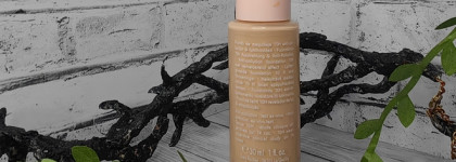 Тональный крем Ив Роше "Сияние и Защита от Негативных Факторов Окружающей Среды". Yves Rocher Fond de teint le Radieux 075