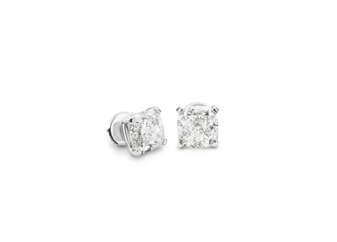 "Золотой глобус" 2025: Серьги Bvlgari Diamond Stud Earrings.