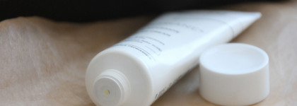 Они сделали мой прошлый холодный сезон и претендуют на повтор: Holy Land Alpha-Beta Day Defense Cream with Retinol и Noreva Psoriane Soothing Creeam