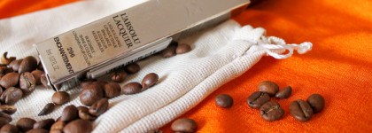 Эффект измазанной шоколадом девочки с лаком для губ Lancome L’Absolu Lacquer в оттенке 296